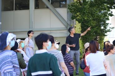Staff member giving a campus walking tour.